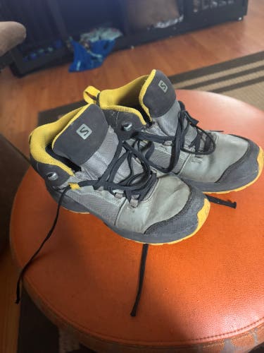 Salomon Unisex Child's Size Y3.0 OUTward CSWP Hiking Boots (Used)