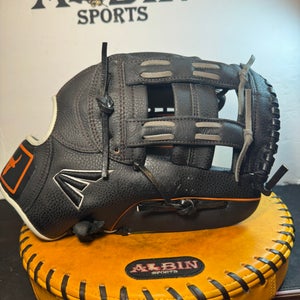 Easton RH Softball Glove 13" (Used)