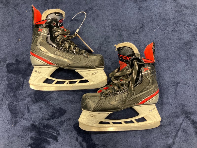Junior Bauer Vapor X2.5 Hockey Skates Regular Width Size 2 (Used)