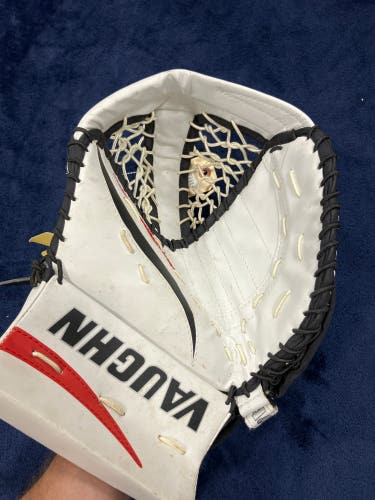White Youth Vaughn VENTUS LT58 Goalie Gloves & Blockers Regular (Used)
