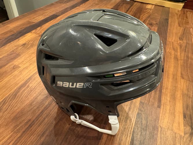 Adult Small Bauer Vegas Grey Re-Akt 155 Helmet Used 3 times