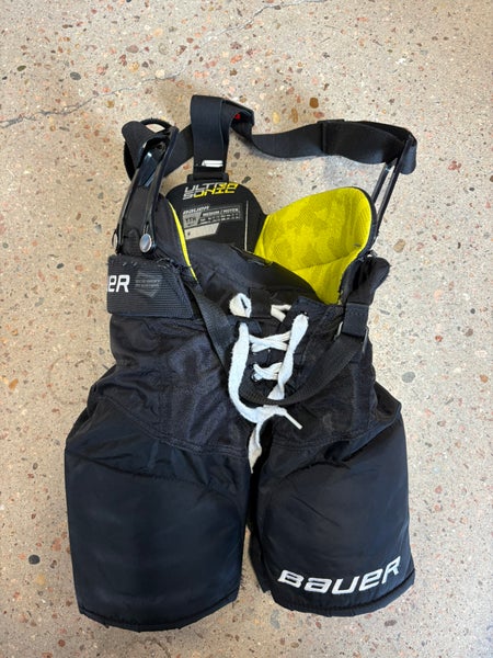 Black Youth Medium Bauer Supreme Ultrasonic Hockey Pants (Used)