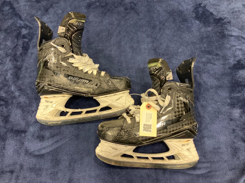 Intermediate Bauer Supreme Mach Hockey Skates 6 (Used)