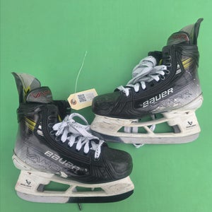 Intermediate Bauer Vapor Hyperlite 2 Hockey Skates | Size 4 Fit 1 w/ Fly-Ti Steel
