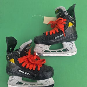 Junior Bauer Supreme 3S Pro Hockey Skates Regular Width Size 1.5