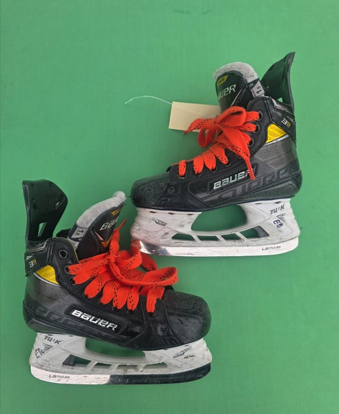 Junior Bauer Supreme 3S Pro Hockey Skates Regular Width Size 1.5