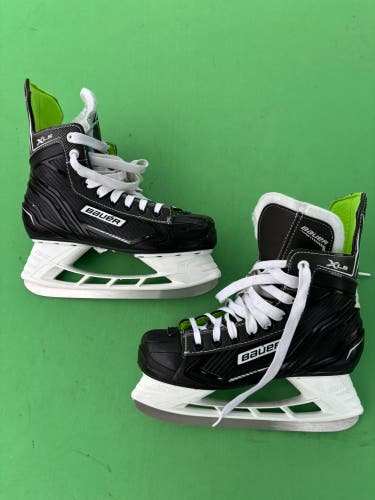 Intermediate Bauer XLS Hockey Skates Regular Width Size 5