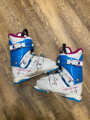 Nordica Little Belle 3 Ski Boots | Mondo 23 & 23.5 255mm