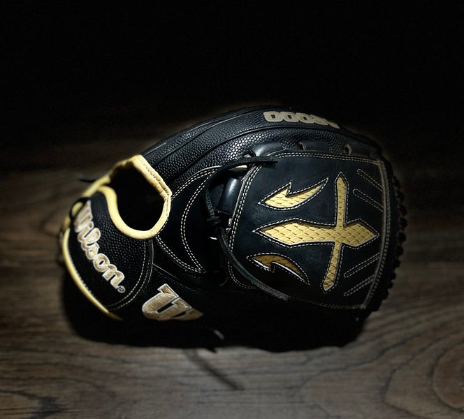 Wilson A2000 RH Baseball Glove 12" (Used)