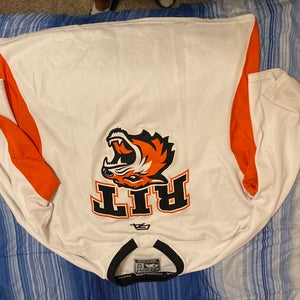Rit mens White XL Men's Under Armour practice Jersey (Used)