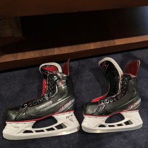2019 Bauer Vapor X2.7 Hockey Skates Regular Width 7 (Used)