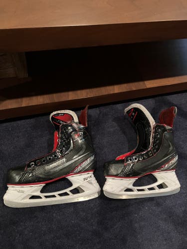 2019 Bauer Vapor X2.7 Hockey Skates Regular Width 7 (Used)