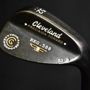 CLEVELAND 588 FORGED GAP WEDGE LOFT: 52 BOUNCE: 8 TOUR GROOVES LENGTH: 36 IN RH
