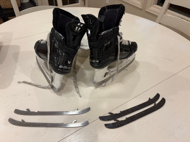2022 Bauer Supreme Mach Hockey Skates Size 4 fit 2(Used) comes with three blade runners: Fly TI, &x