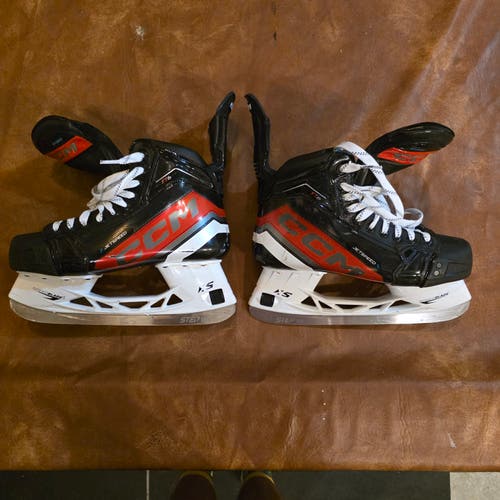 2025 CCM JetSpeed FT6 Hockey Skates Wide Width 8 (Used)