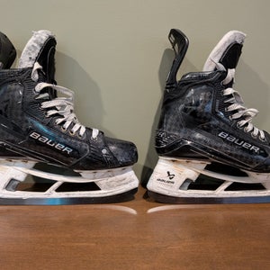 2024 Bauer Supreme Mach Hockey Skates Regular Width 7 (Used)