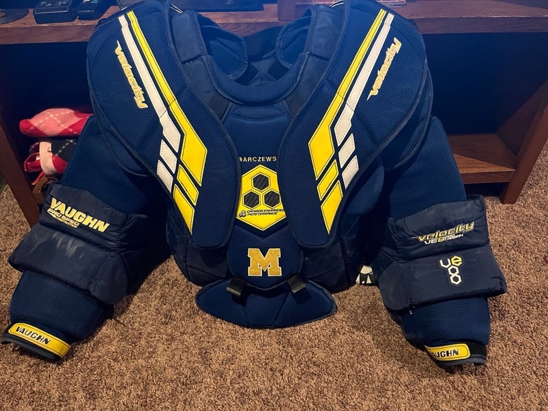 Large Vaughn VE8 Pro Carbon Goalie Chest Protector Pro Stock (Used)