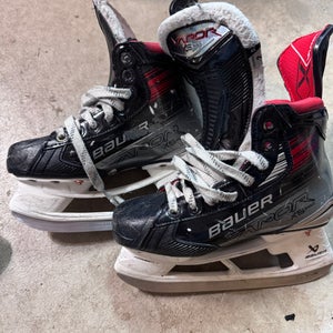 Bauer Vapor X5 Pro Hockey Skates Regular Width Size 2 (Used)