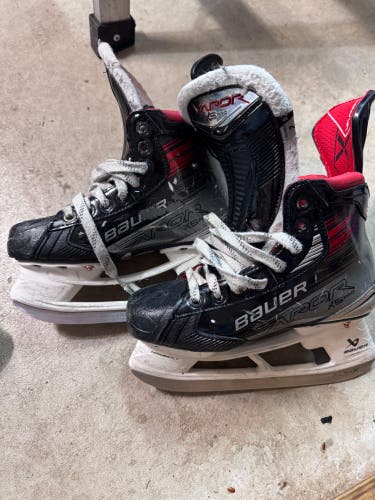 Bauer Vapor X5 Pro Hockey Skates Regular Width Size 2 (Used)
