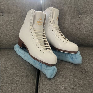 Jackson Ultima Mystique Figure Skates B Adult 8 (Used)