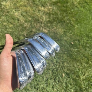 Men's TaylorMade P-790 Right Handed Iron Set 7 Pieces