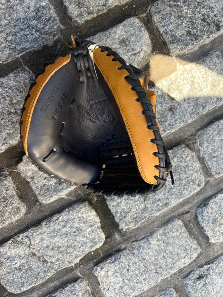 44 Pro RH Catcher's Baseball Glove (Used)