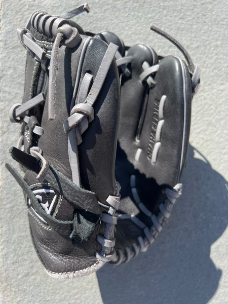 Louisville Slugger Omaha RH Baseball Glove 11.25" (Used)