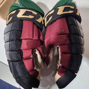 Arizona Coyotes CCM Gloves 14" Pro Stock (Used)