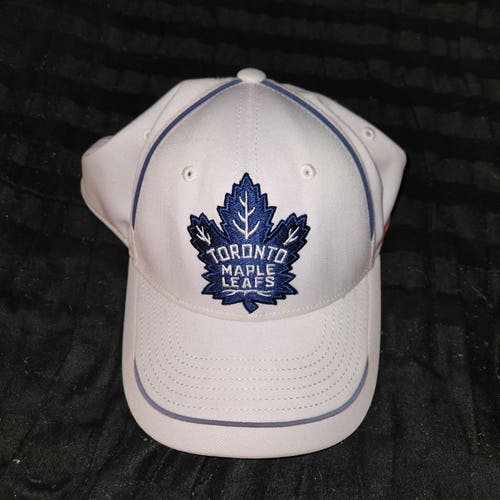 Toronto Maple Leafs Reebok Hat (Small / Medium)