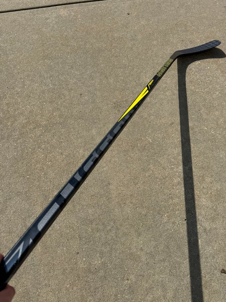 Junior Bauer Supreme 3S Hockey Stick Right Handed P88 (New)