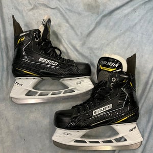 Intermediate Bauer Supreme M1 Hockey Skates Regular Width 6 (Used)
