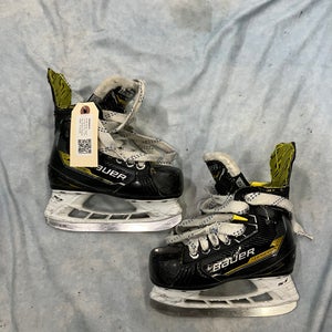 Youth Bauer Supreme Ignite Pro+ Hockey Skates Regular Width 10 (Used)