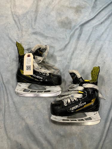 Youth Bauer Supreme Ignite Pro+ Hockey Skates Regular Width 10 (Used)