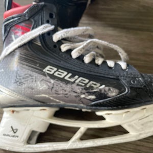2023 Bauer Vapor X5 Pro Hockey Skates Regular Width Size 5 (Used)