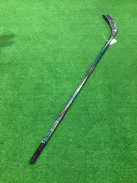 Intermediate Bauer Twitch Hockey Stick Right Handed P28 (Used)