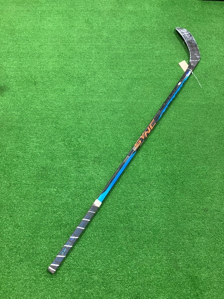 Junior Bauer Nexus Sync Hockey Stick Right Handed P28 (Used)