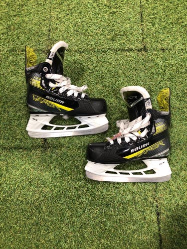 Youth Bauer Vapor X4 Hockey Skates Regular Width 13.5 (Used)