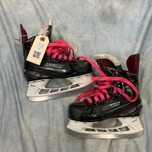 Youth Bauer Vapor X2.7 Hockey Skates Regular Width 12 (Used)