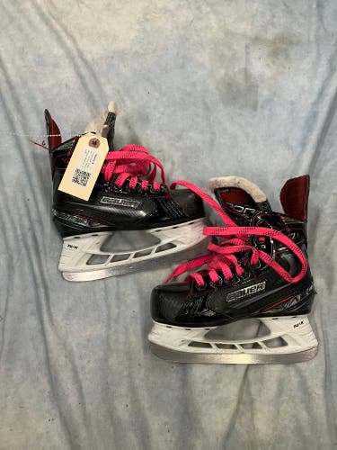 Youth Bauer Vapor X2.7 Hockey Skates Regular Width 12 (Used)