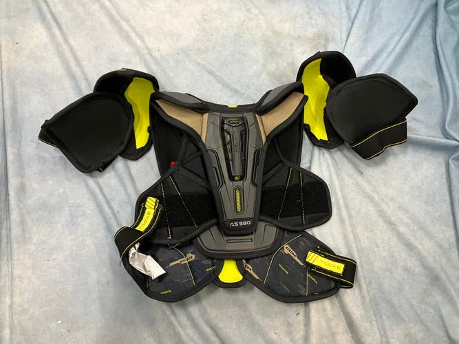 Small Junior CCM AS580 Shoulder Pads (Used)