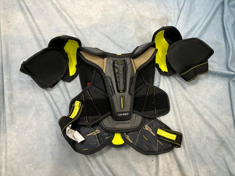Small Junior CCM AS580 Shoulder Pads (Used)