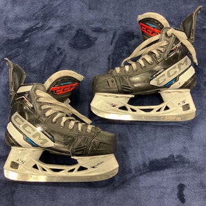 Junior CCM JetSpeed Hockey Skates Regular Width Size 3.5 (Used)