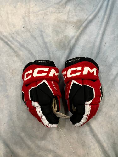 Red Junior CCM Tacks AS 580 Gloves 11" (Used)