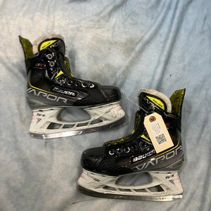 Junior Bauer Vapor 3X Hockey Skates Extra Wide Width Size 2 (Used)