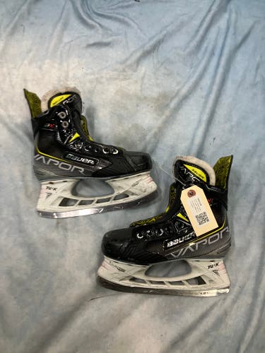 Junior Bauer Vapor 3X Hockey Skates Extra Wide Width Size 2 (Used)