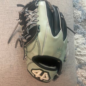 2022 44 Pro Crown Tip LH Pitcher's Baseball Glove 11.5" (Used)