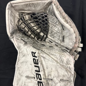 White Junior Bauer Supreme 3s Goalie Glove (Used)