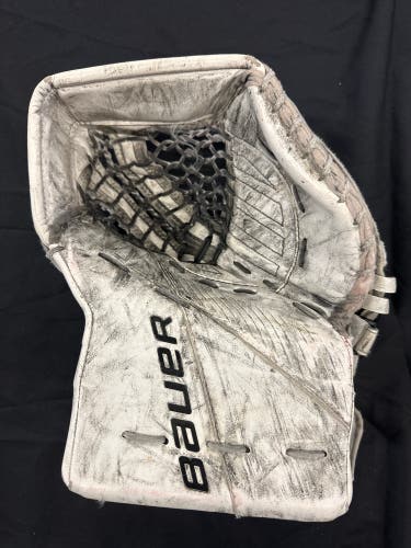 White Junior Bauer Supreme 3s Goalie Glove (Used)