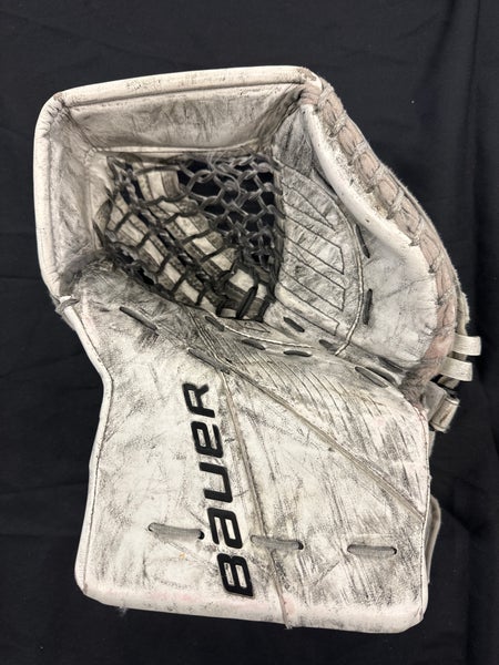 White Junior Bauer Supreme 3s Goalie Glove (Used)