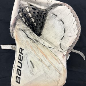White Senior Bauer Hyperlite Goalie Glove Regular (Used)